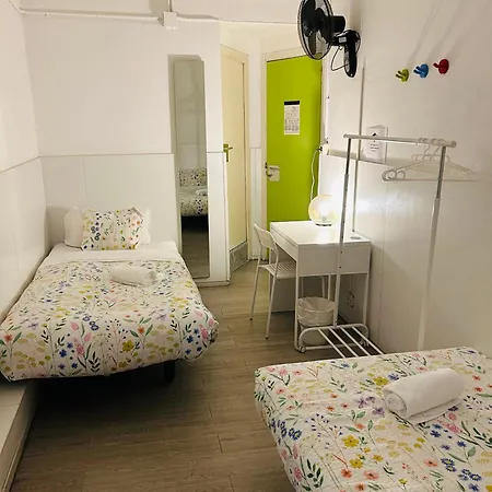 And Basic Universitat For Young Guest house Barcelona