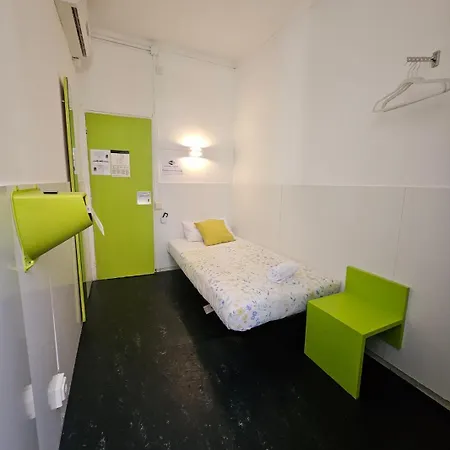 Casa de hóspedes And Basic Universitat For Young Barcelona