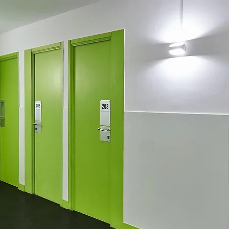 Pensión And Basic Universitat For Young