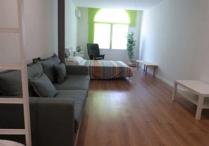 Pensionat And Basic Universitat For Young Barcelona