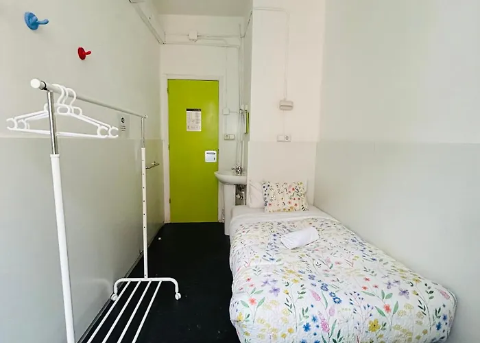 And Basic Universitat For Young * 巴塞罗那