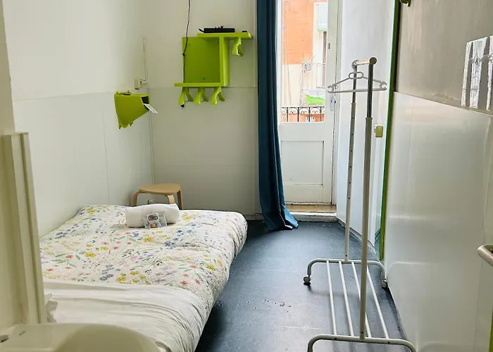 And Basic Universitat For Young 巴塞罗那