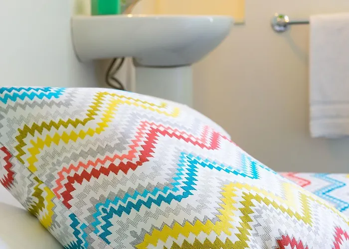 招待所 And Basic Universitat For Young 巴塞罗那